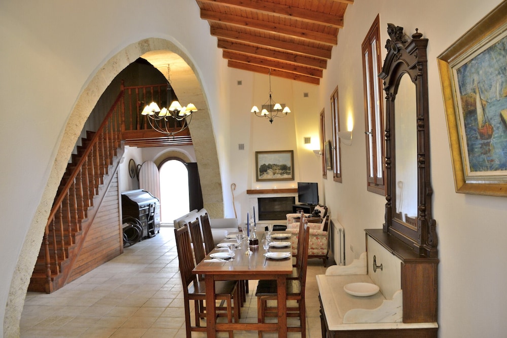 Mylo Villa