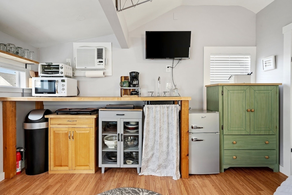 Just Beachy Charming Studio!