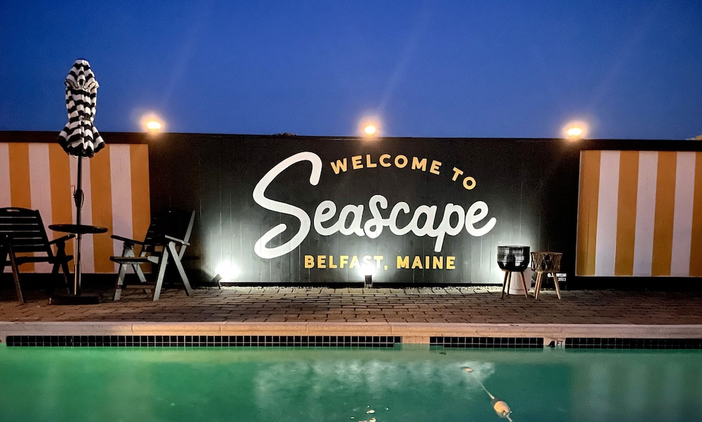 Seascape Motel & Cottages