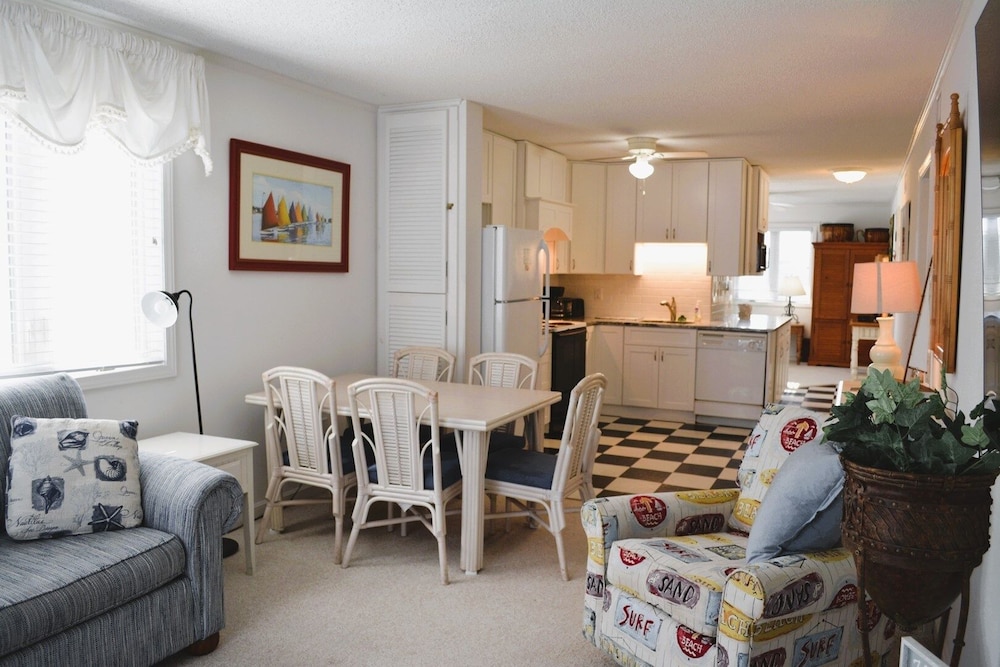 Beauty & The Beach-8B - 2 Br Home