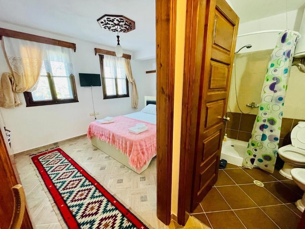 Denishouse-private Rooms Guesthouse Gjirokastra