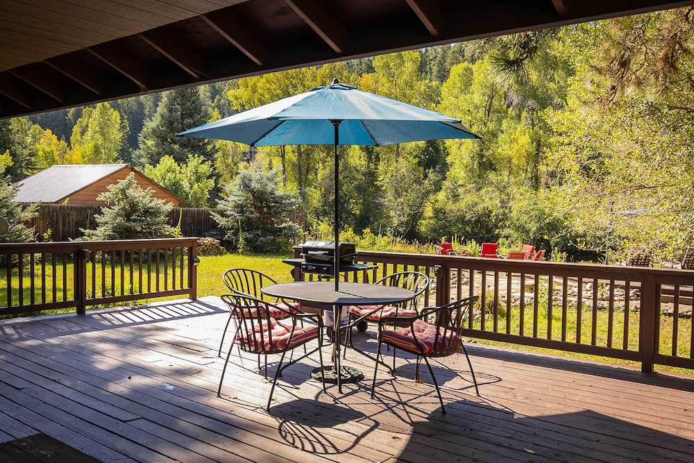 Cozy Home w/ Hot Tub: 7 Mi to Pagosa Hot Springs