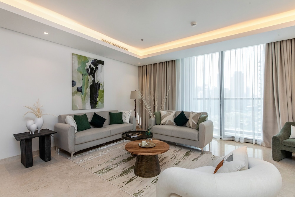 Luxe 3BR with Burj Khalifa view