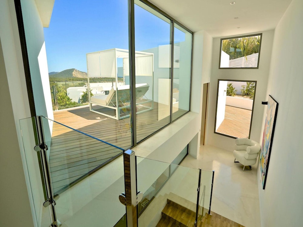 Modern Holiday Home With Vast Terracing