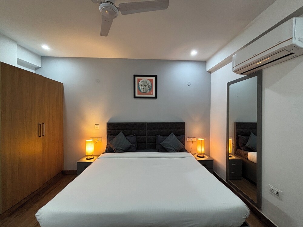 Housr Sector 43 Gurgaon Paras Hospital