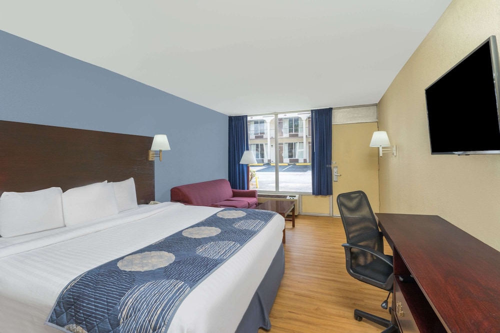 Days Inn by Wyndham Statesville view 4
