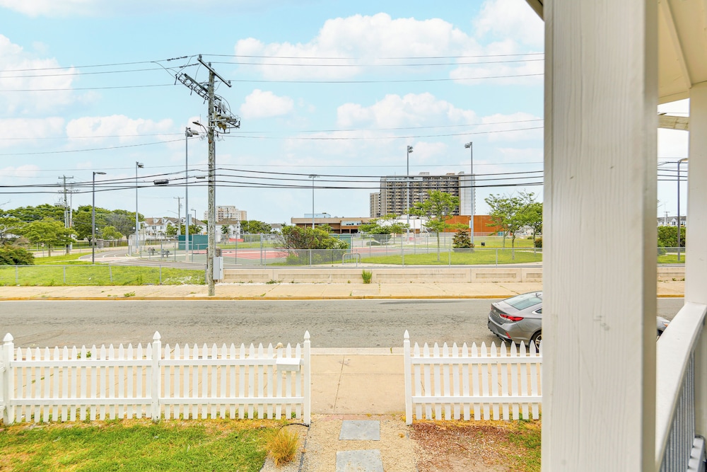 Luxe Atlantic City Stay: Walk to Beach & Boardwalk