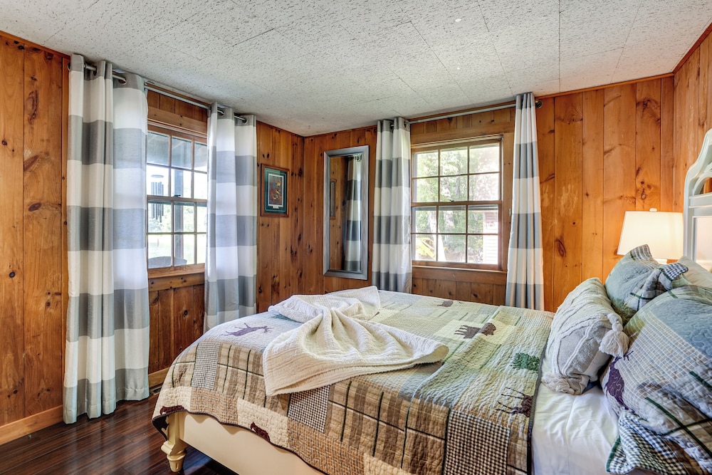 Lakeside Log Cabin w/ Porch in Monadnock Region