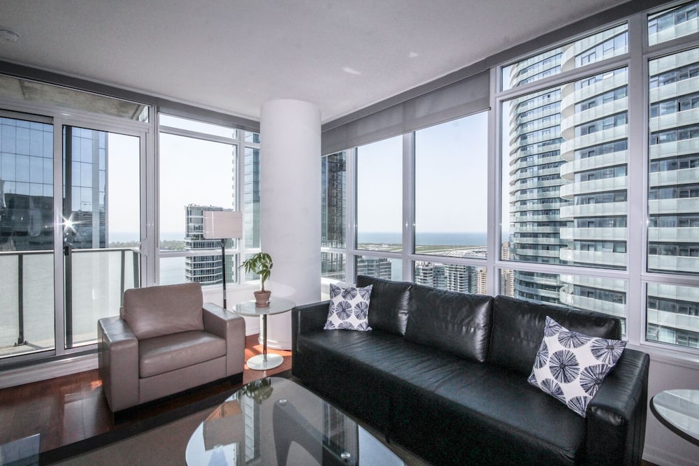 Sarkar Suites - Maple Leaf Square