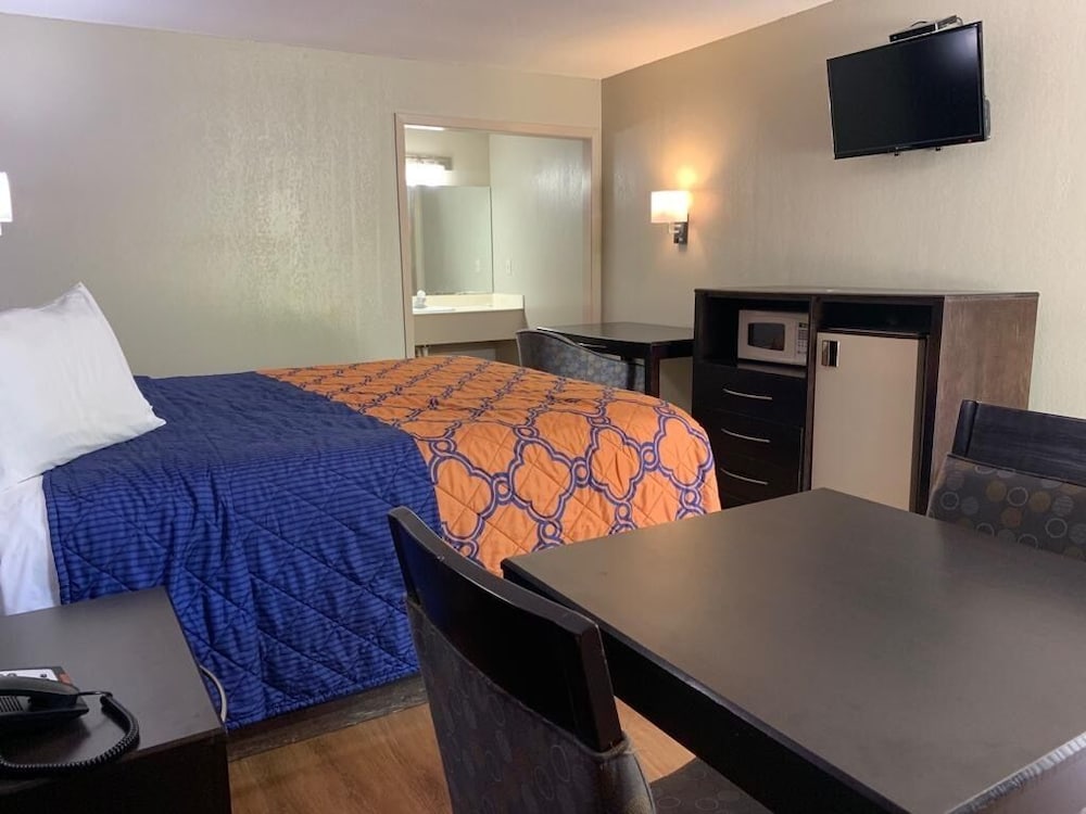 Relax Inn & Suites view 3