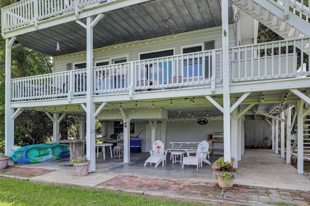 Spacious Riverfront Cottage w/ Dock in Green Pond!