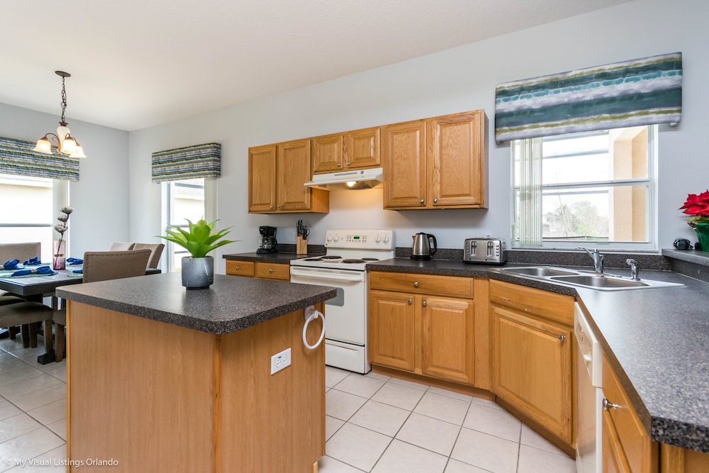 946bd Amazing High End Gated view 3