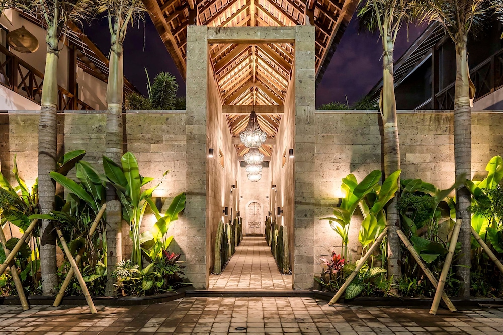 Nusantara Loft 3 Raijua by Alfred in Bali - Stunning 3 BD Loft w Private Pool Near the Beach Pererenan Beach - Canggu