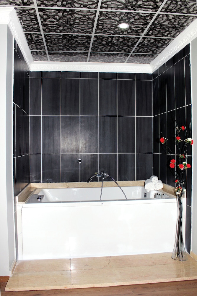 Big Life Otel - Image 58