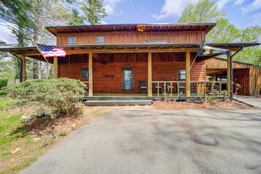 2 Mi to Appalachian State: Cabin w/ Outdoor Spaces