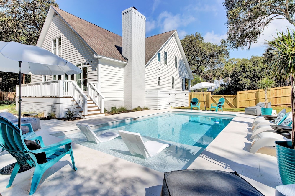 Southern Oasis by Avantstay 0 5mi Walk to the Beach Pool Patio Large Yard