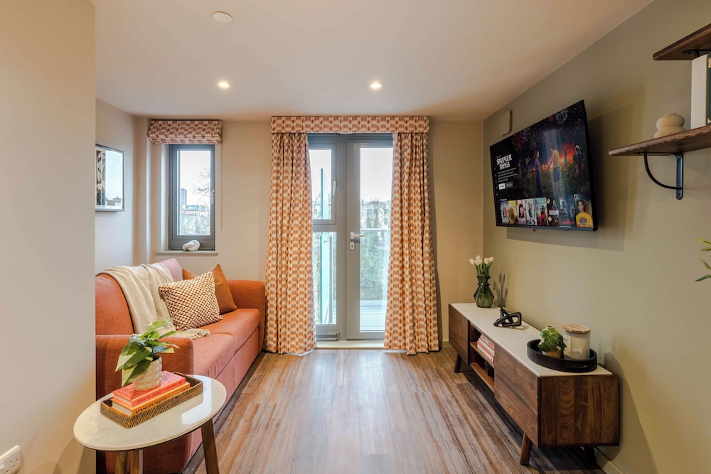 Waterside Living I Luxe Apartments