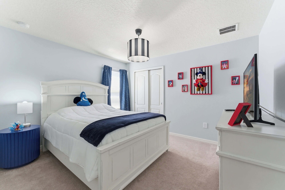 Family 6BR Home, Pool & Game Room