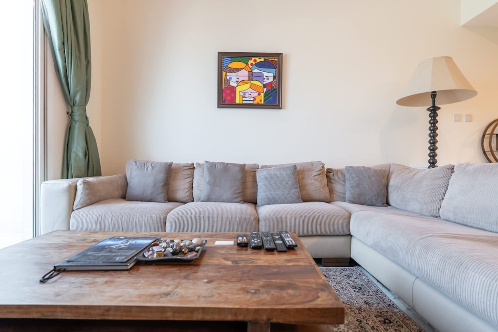 Charming Sun-filled 1-bedroom in Red Residence Dubai Sports City