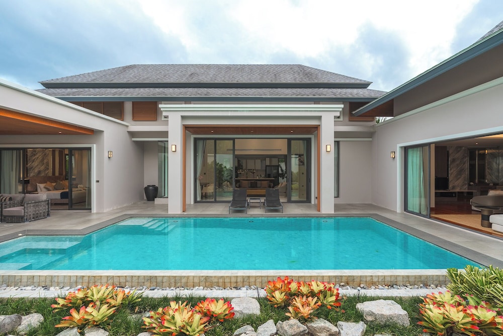 3BR Villa Pool Near Top Beaches V229