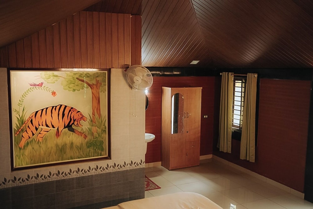 Misty Night Jungle Side Resort