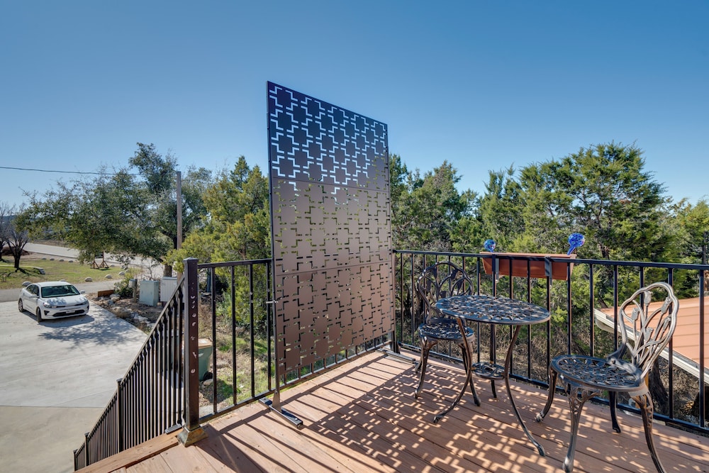 Stylish Apt Near Lake Travis w/ Entertainment