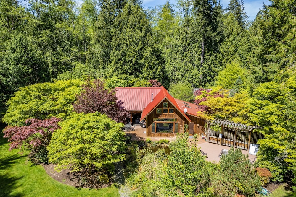 Rhythm Waters by Avantstay Garden Paradise, Pond view 3