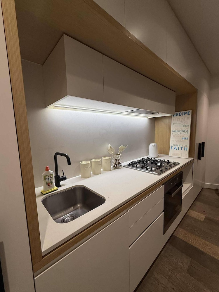 Cosy 2 Bedroom Apartment With Pool, gym and Sauna