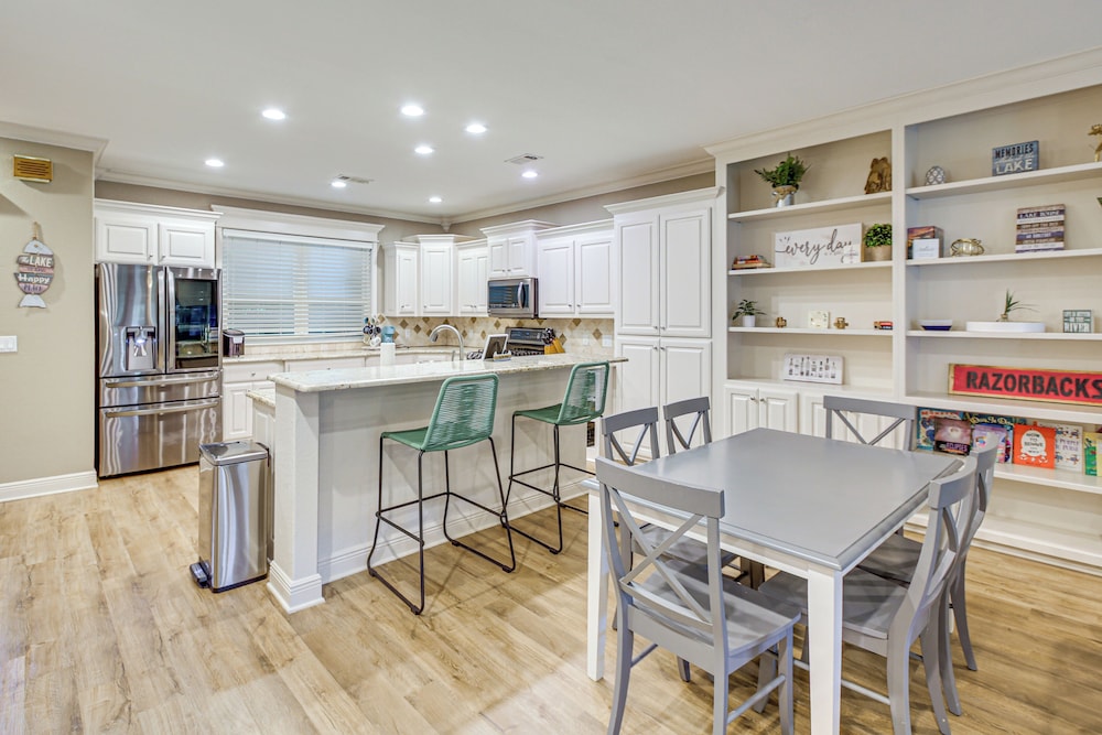 Tranquil Views: Riverfront Retreat in Hot Springs!