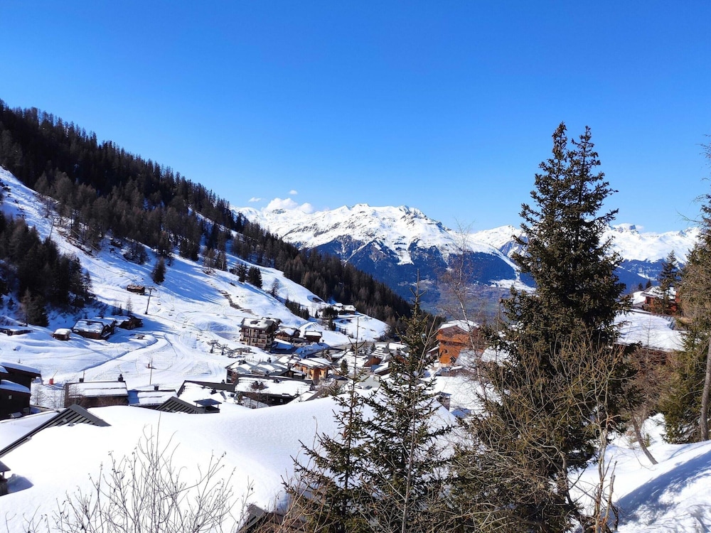 Atmospheric 14-person Chalet in Plagne 1800 photo 2