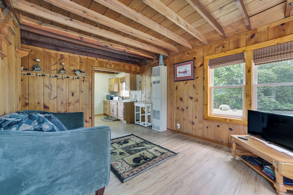 Cozy Lupton Cabin Near Trails & Lake