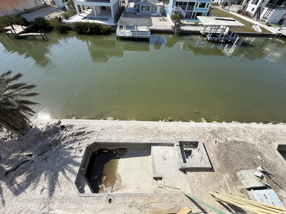 Gorgeous 6 Bedroom New Build 261 Carolina Ave: Heated Pool 6 Home