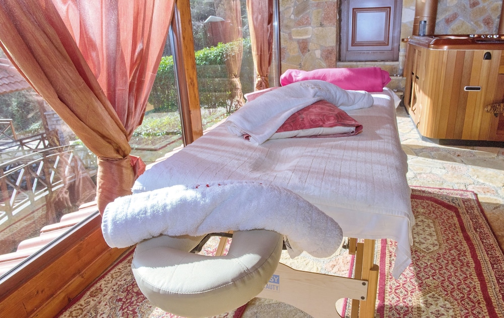 Oneiro Resort