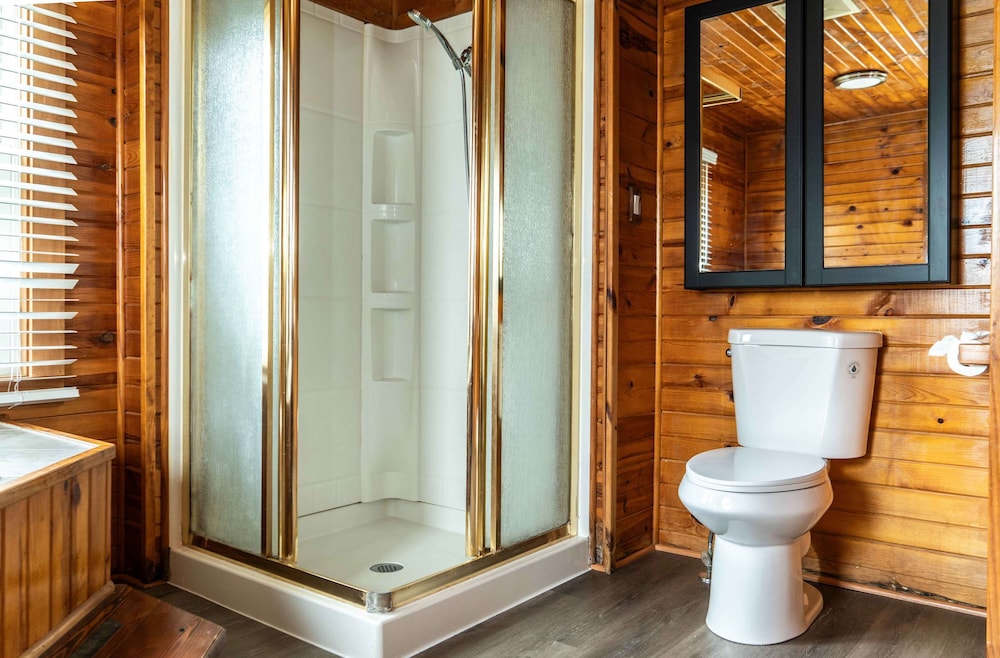 Pet Friendly Lake Geneva Getaway for 6!