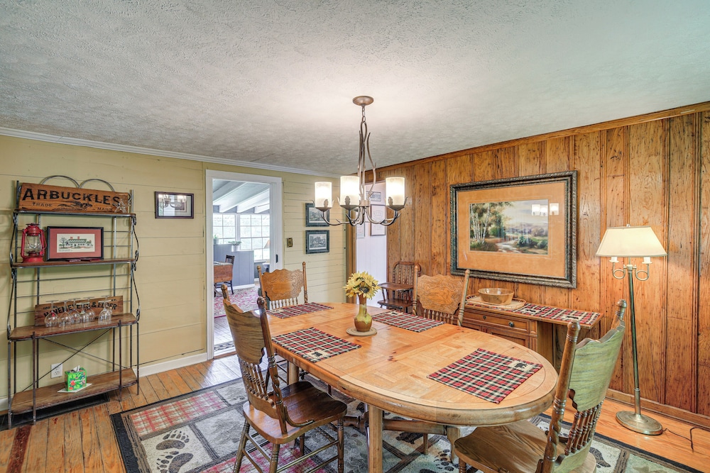 Near Blue Ridge Parkway: Galax Home w/ Mtn Views!