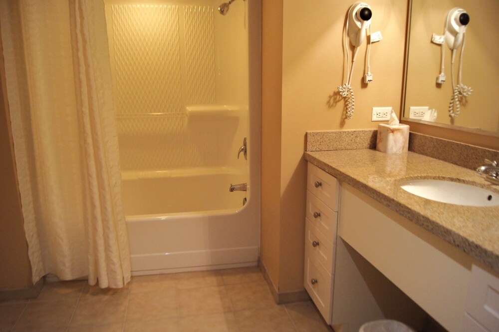 Seaside Resort 1003 3 Bedroom Condo by RedAwning