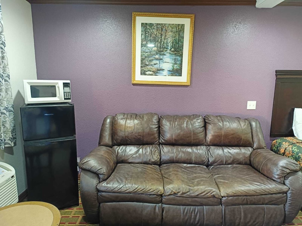 American Inn & Suites By Capital O Victoria US-59