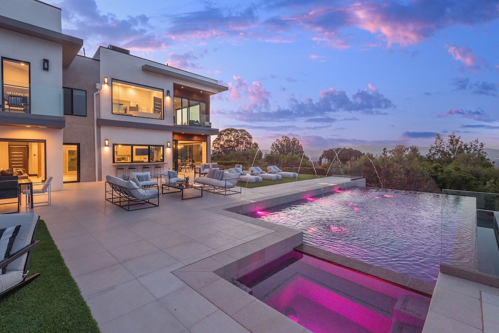 Gayle Villa