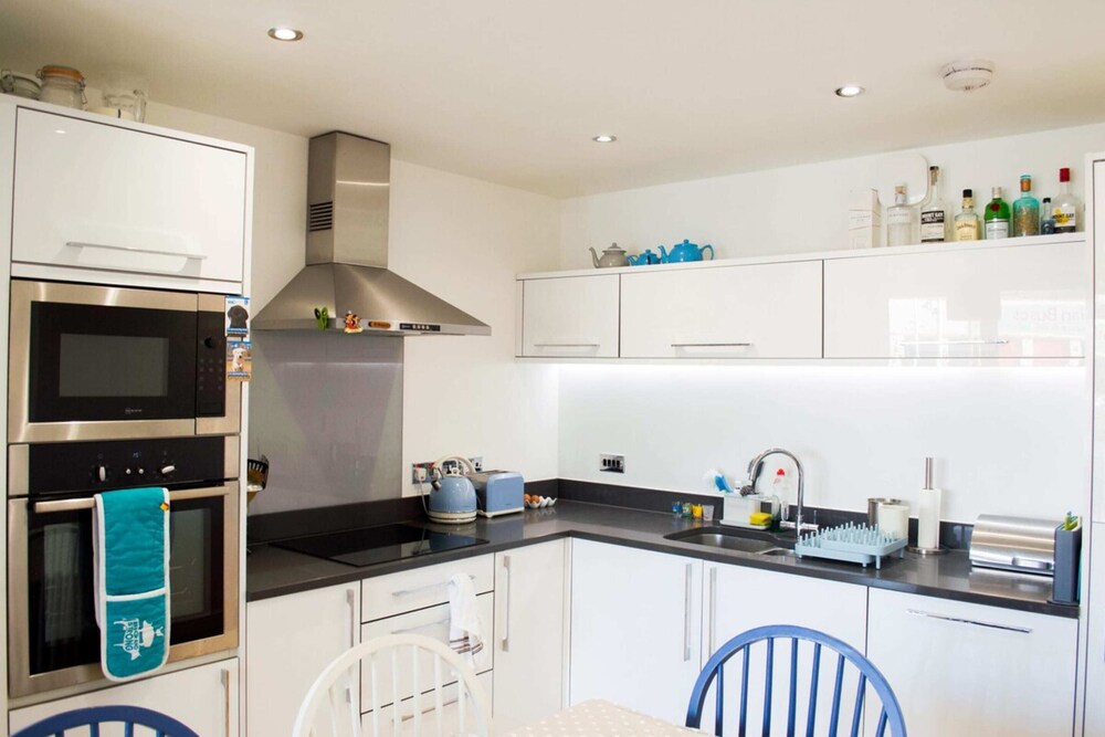 Modern Home by Leith Walk view 3