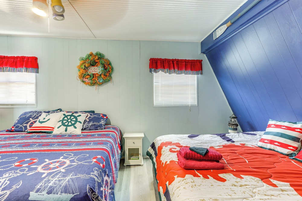 Ocean Access + BBQ Pit: Surfside Beach Family Home