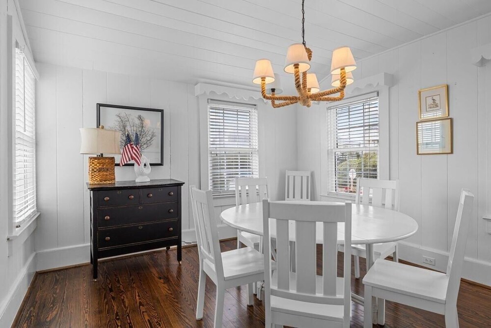 Sunset Shores 5 Bedroom Home
