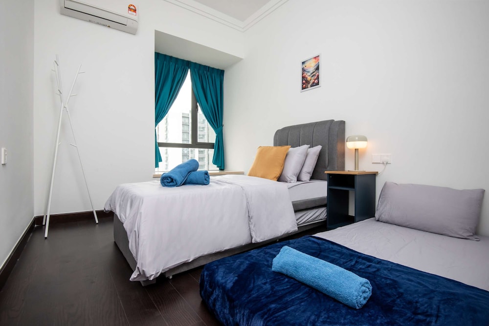 2BR R&F Phase2, CIQ R&F Mall, Free Parking