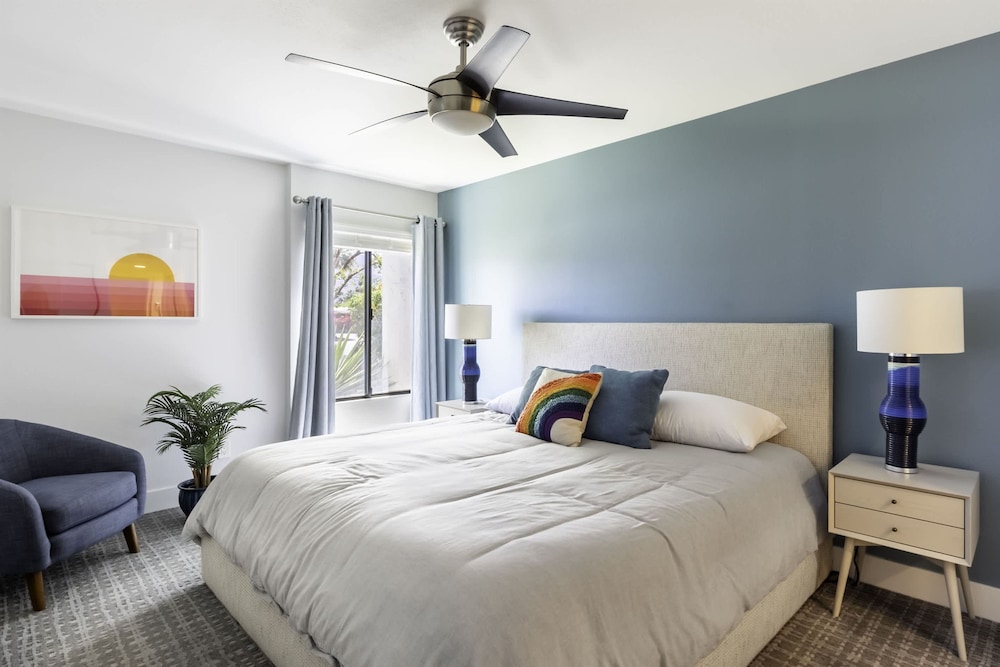 Cozy Condo w Heated Pool 1 Hr to Joshua Tree NP