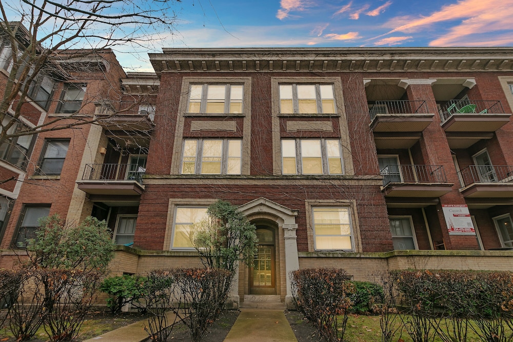 Chic 2BR Escape - Buckingham 1