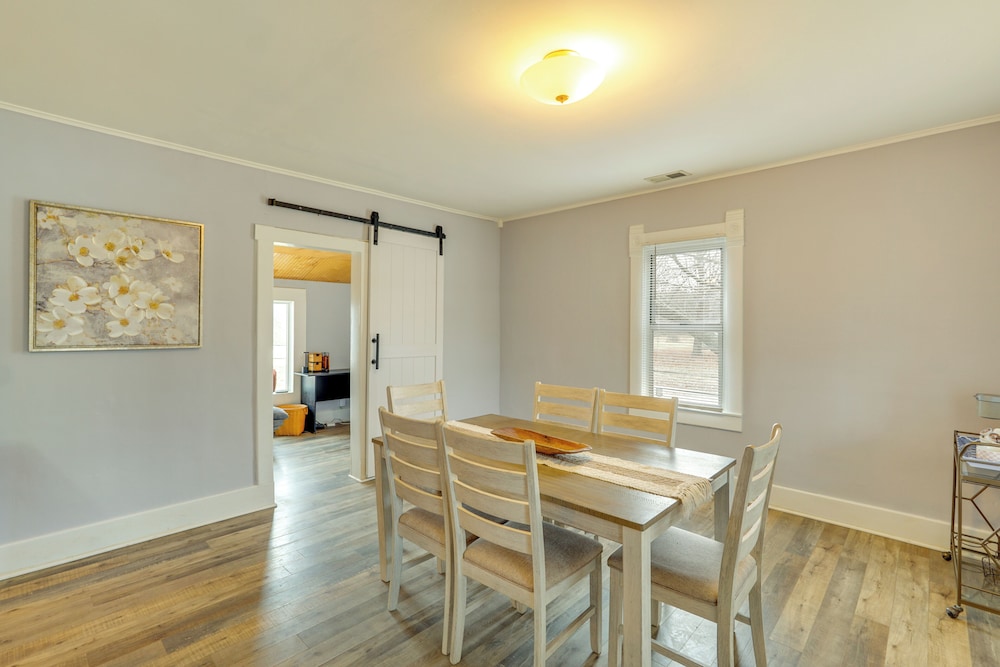 100-year-old Farmhouse in Fulton: 6 Mi to Town!