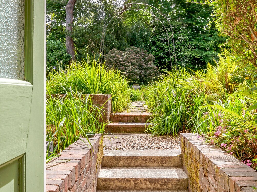 Woodlands By The Sea Cottage