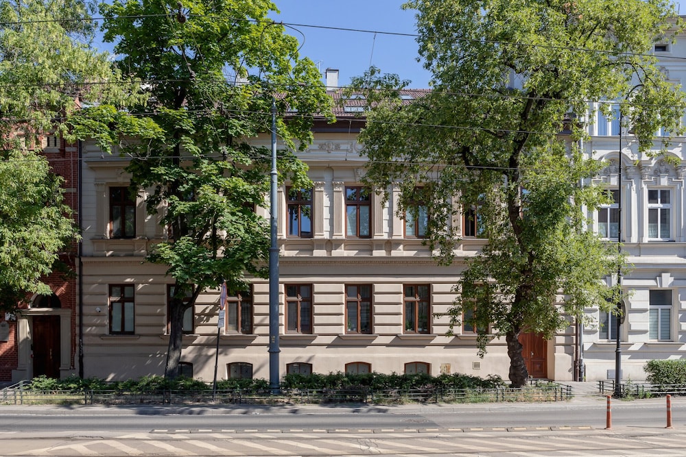 Ground Floor Studio in Cracow by Renters view 2
