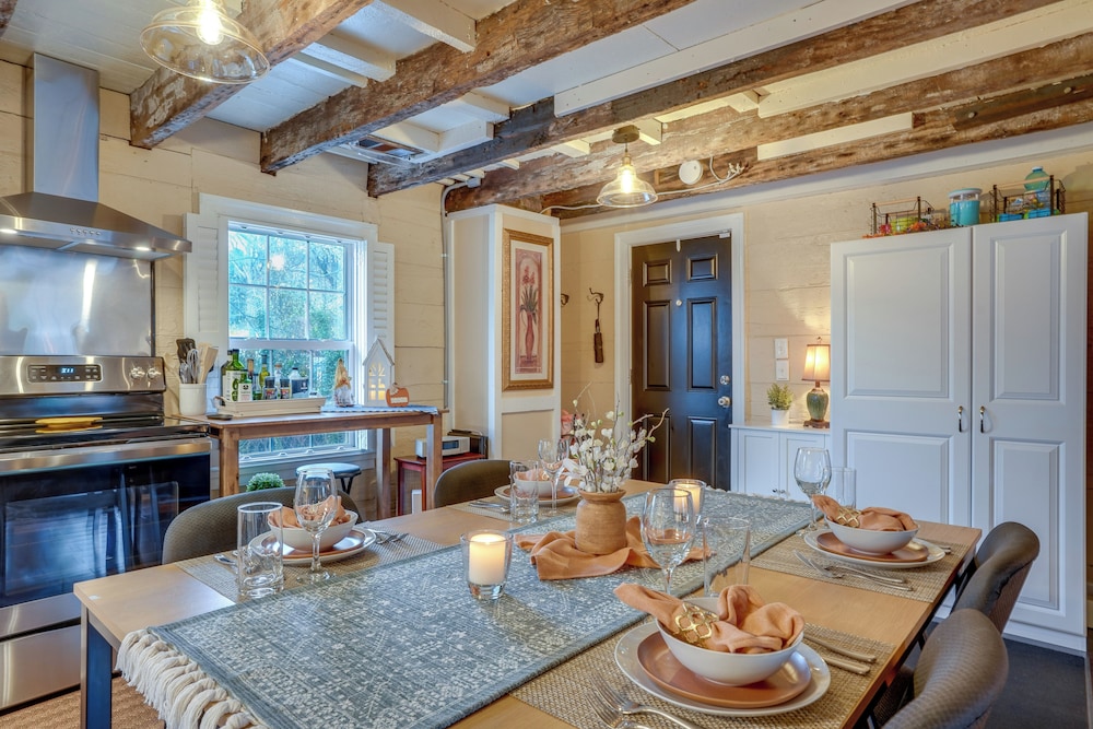 Walk to Beach: Historical Fredericksburg Home