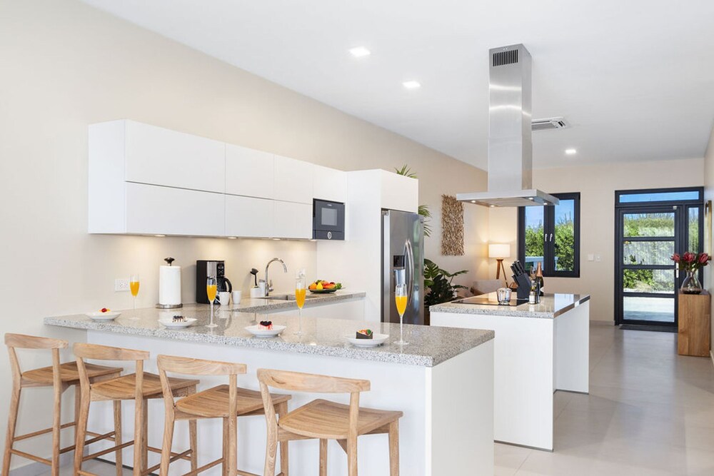 High-end Villa Walk to Beach Pool Ocean View