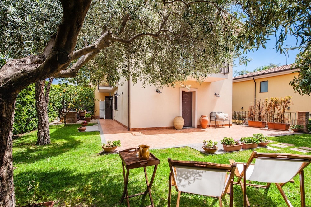 Siliqua House With Garden by Wonderful Italy